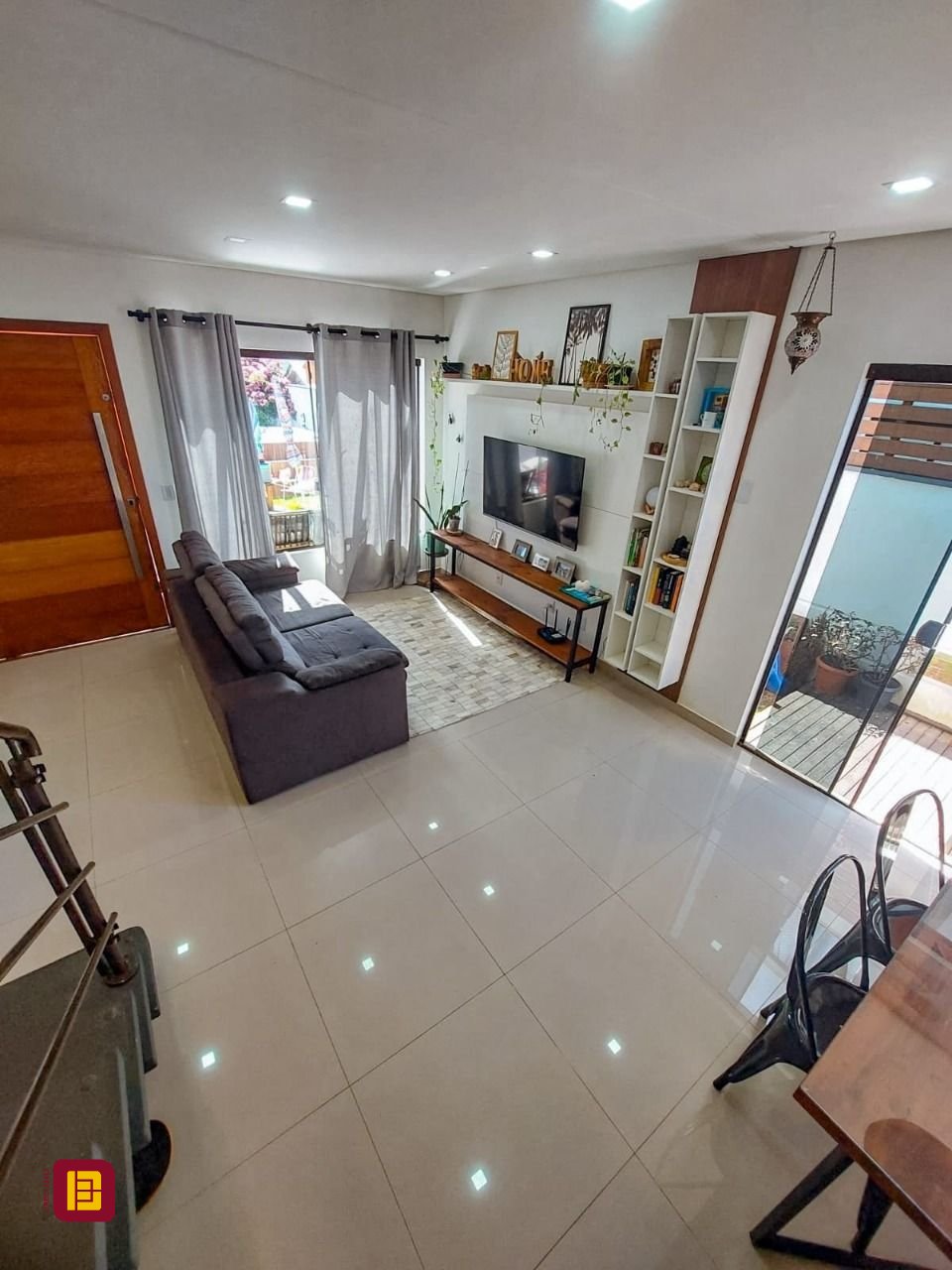 Casa com 133m², 5 quartos (sendo 2 suítes), 3 garagens, no bairro Rio Vermelho em Florianópolis