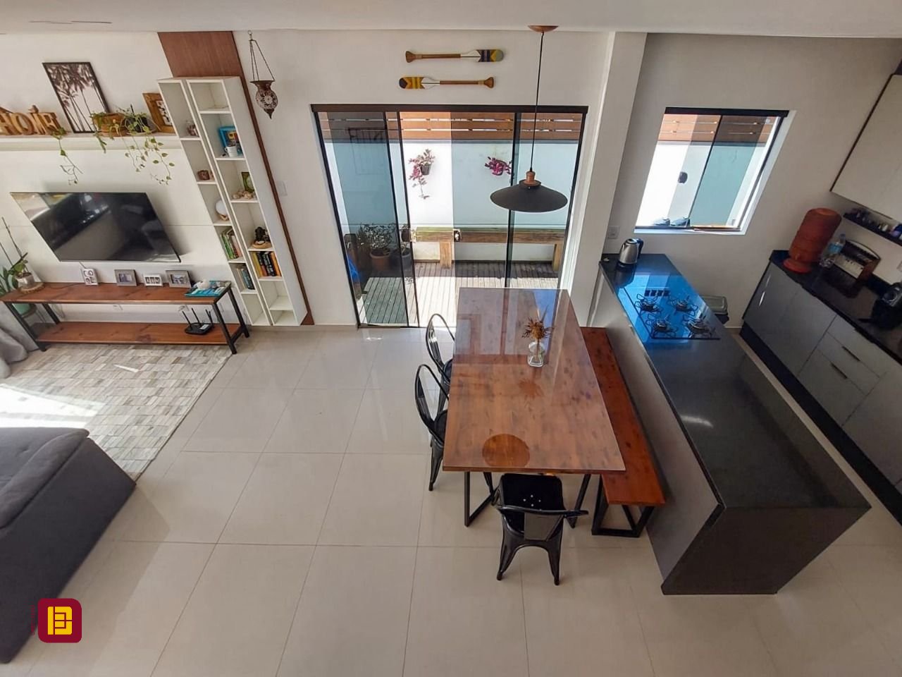 Casa com 133m², 5 quartos (sendo 2 suítes), 3 garagens, no bairro Rio Vermelho em Florianópolis