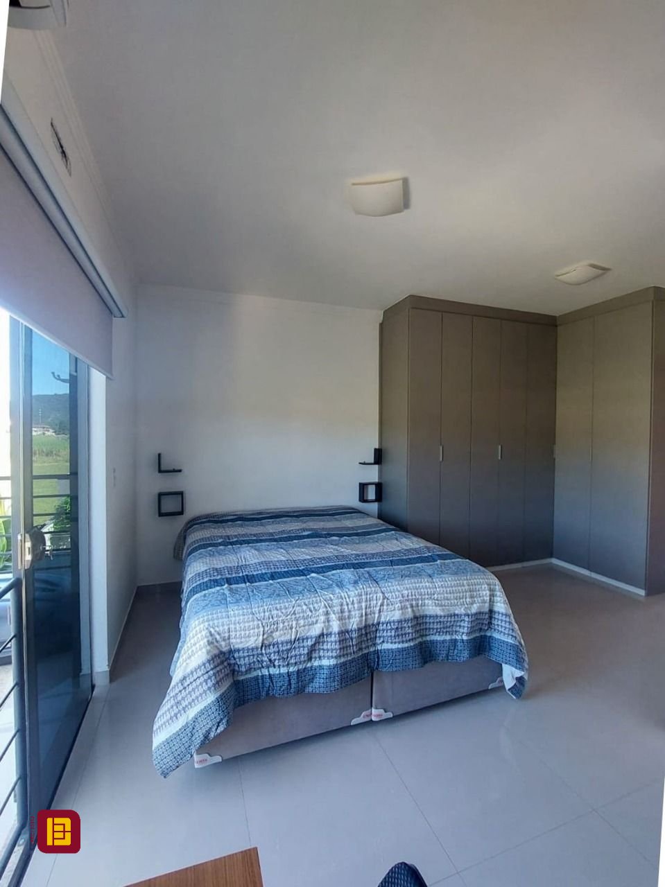 Casa com 133m², 5 quartos (sendo 2 suítes), 3 garagens, no bairro Rio Vermelho em Florianópolis