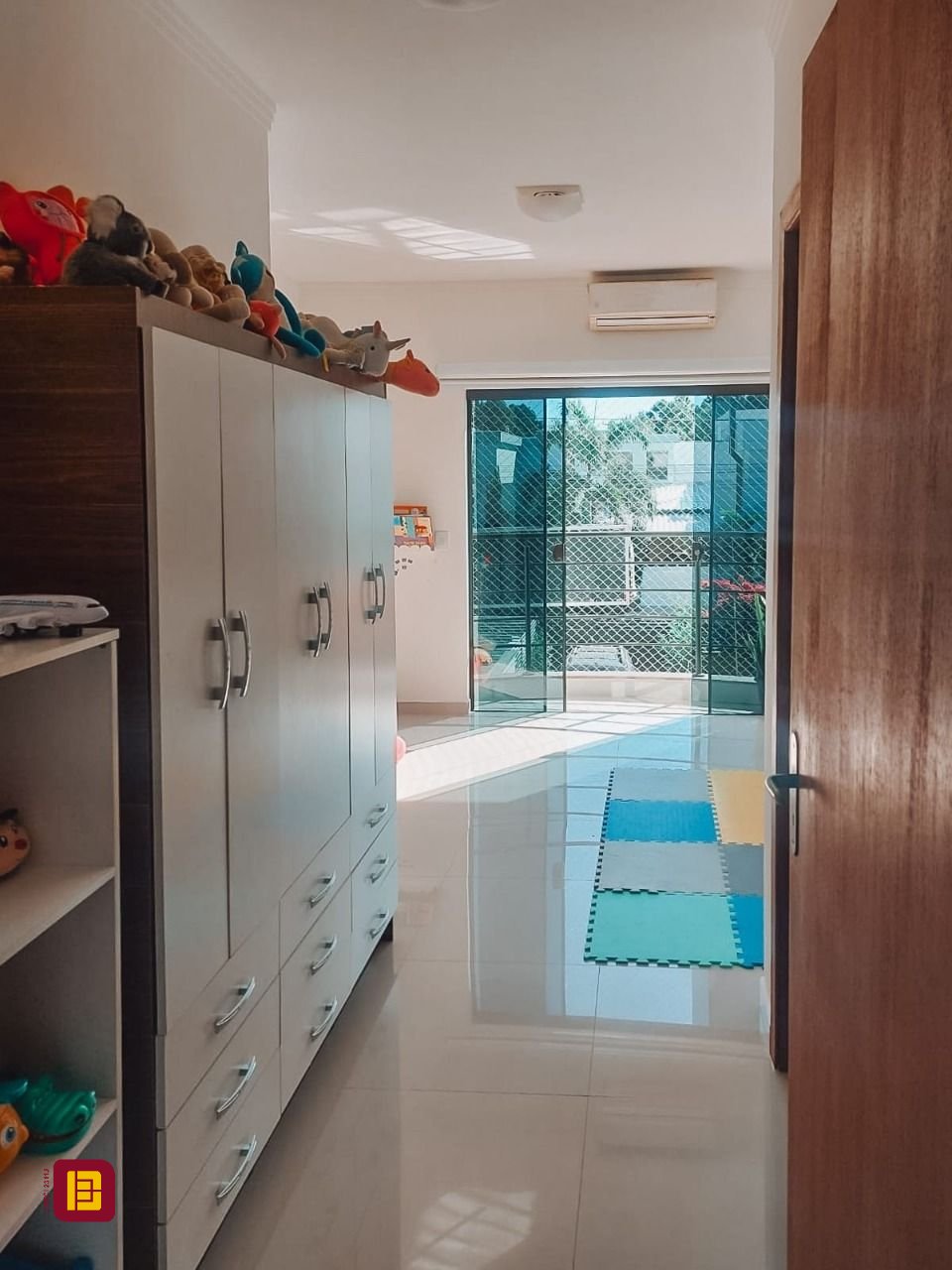 Casa com 133m², 5 quartos (sendo 2 suítes), 3 garagens, no bairro Rio Vermelho em Florianópolis