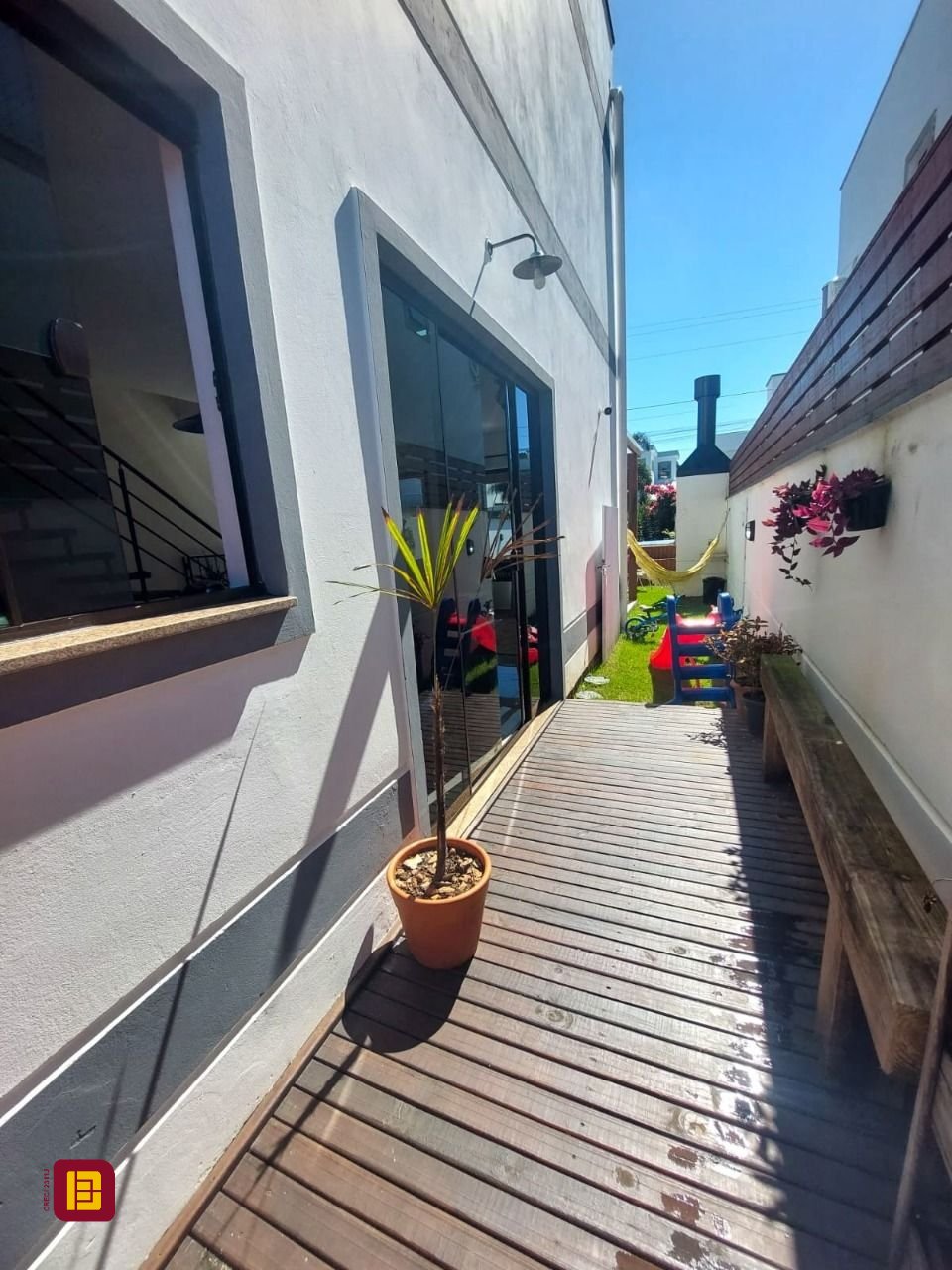 Casa com 133m², 5 quartos (sendo 2 suítes), 3 garagens, no bairro Rio Vermelho em Florianópolis