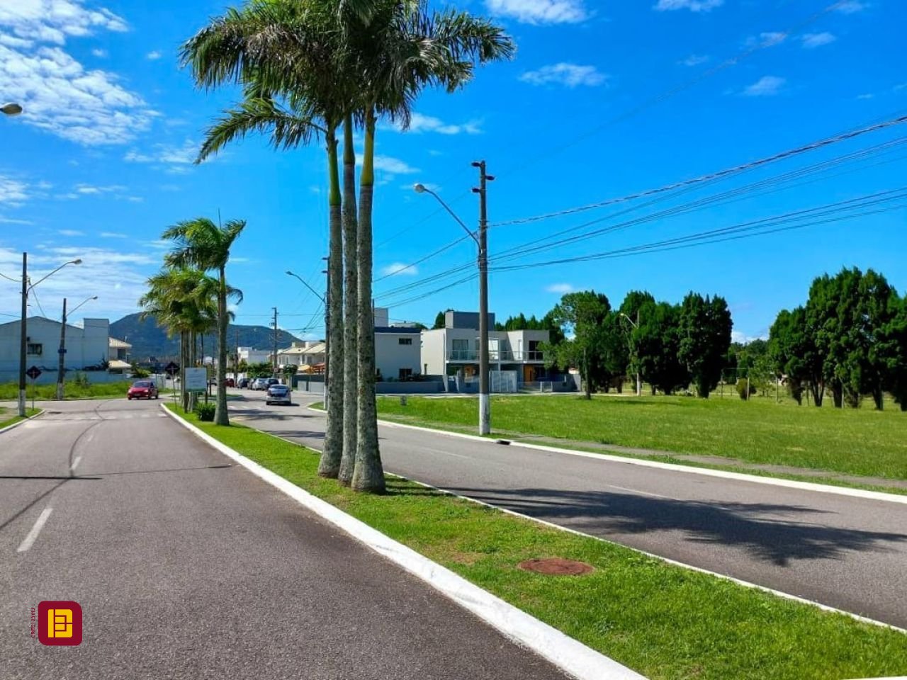 Casa com 133m², 5 quartos (sendo 2 suítes), 3 garagens, no bairro Rio Vermelho em Florianópolis