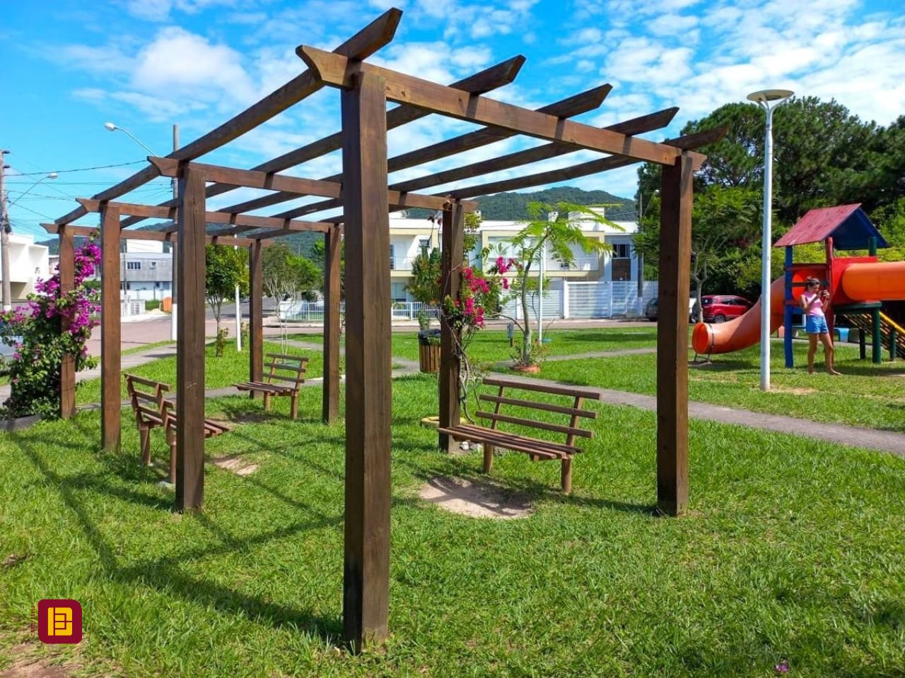 Casa com 133m², 5 quartos (sendo 2 suítes), 3 garagens, no bairro Rio Vermelho em Florianópolis
