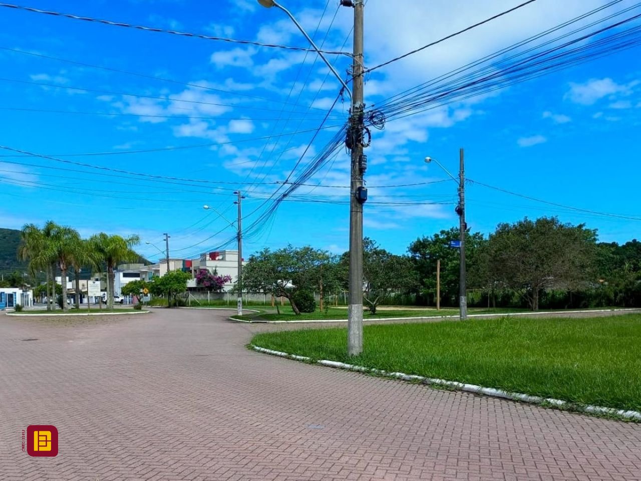 Casa com 133m², 5 quartos (sendo 2 suítes), 3 garagens, no bairro Rio Vermelho em Florianópolis