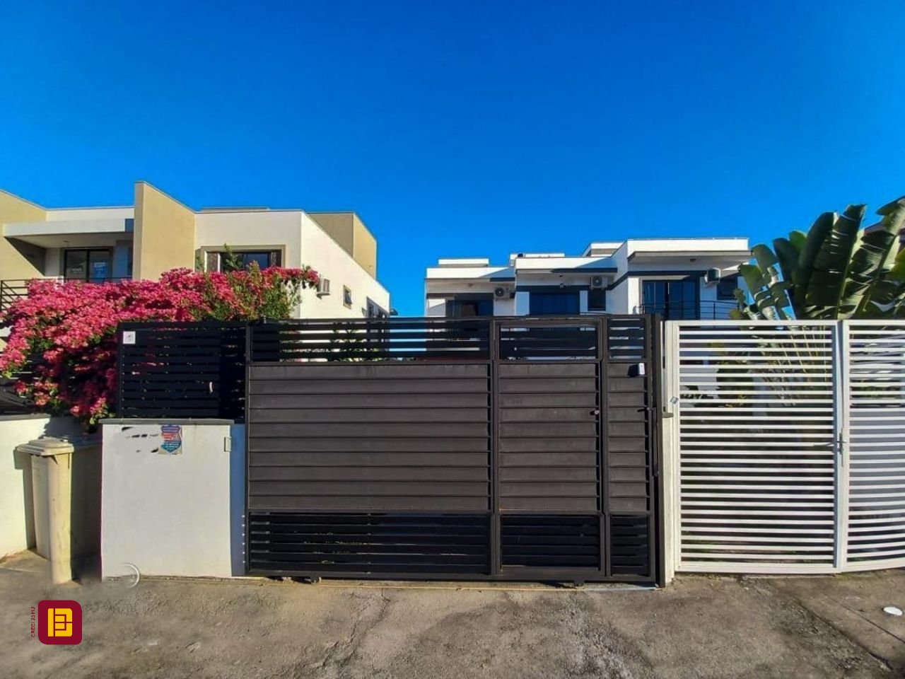Casa com 133m², 5 quartos (sendo 2 suítes), 3 garagens, no bairro Rio Vermelho em Florianópolis