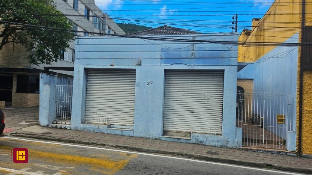 Casa com 190m², 2 garagens, no bairro Centro em Florianópolis