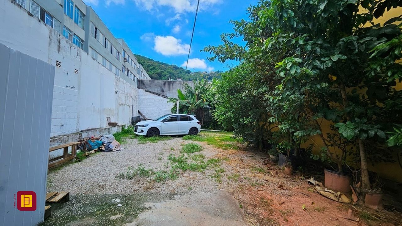 Casa com 190m², 2 garagens, no bairro Centro em Florianópolis