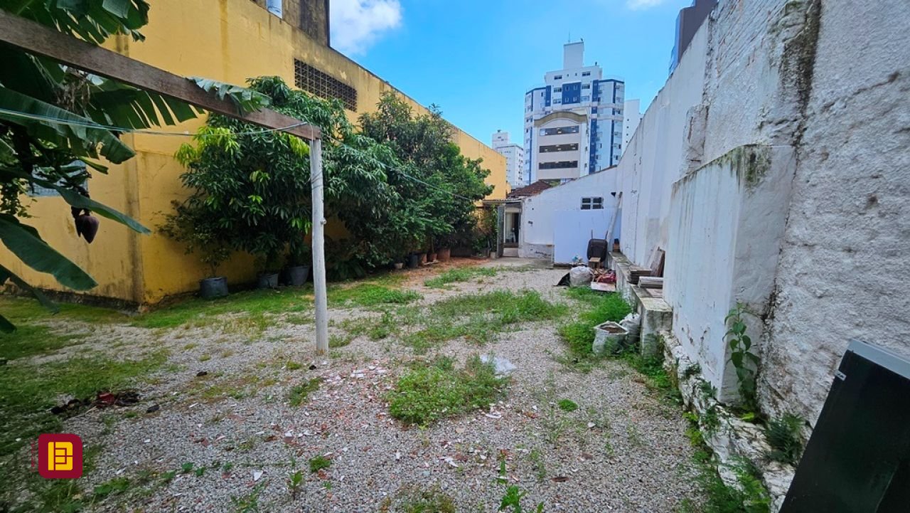 Casa com 190m², 2 garagens, no bairro Centro em Florianópolis