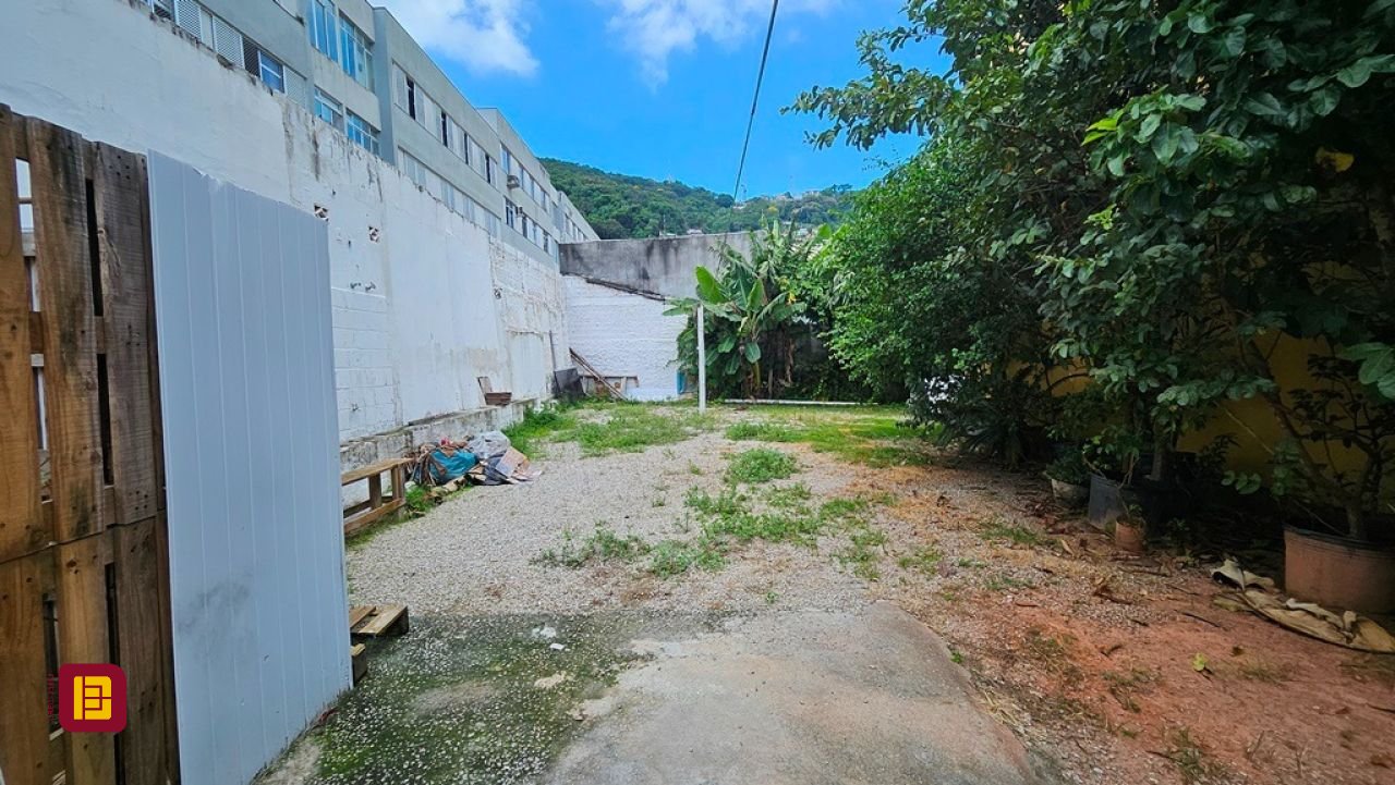 Casa com 190m², 2 garagens, no bairro Centro em Florianópolis