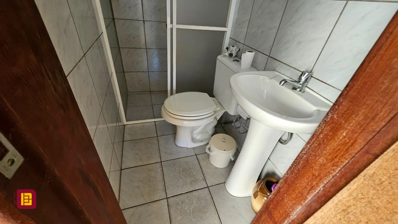 Casa com 190m², 2 garagens, no bairro Centro em Florianópolis