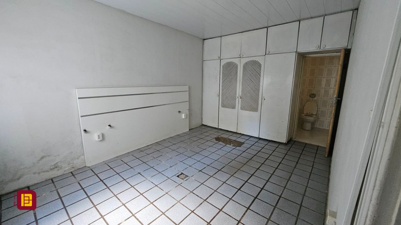 Casa com 190m², 2 garagens, no bairro Centro em Florianópolis