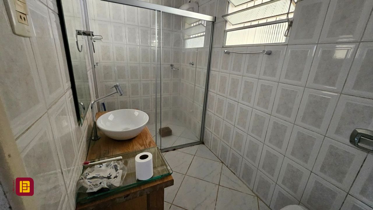 Casa com 190m², 2 garagens, no bairro Centro em Florianópolis