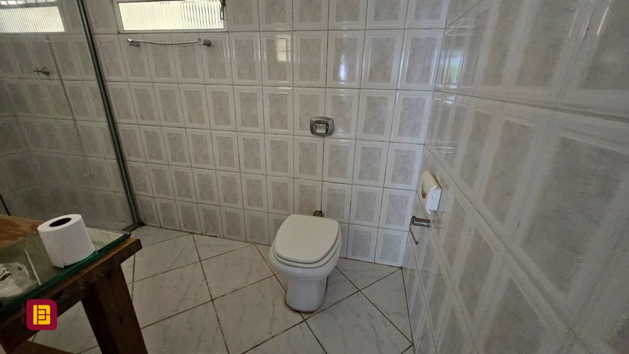 Casa com 190m², 2 garagens, no bairro Centro em Florianópolis
