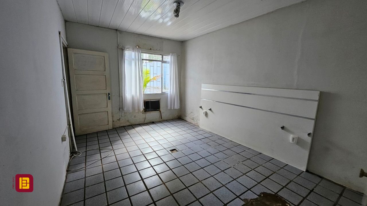 Casa com 190m², 2 garagens, no bairro Centro em Florianópolis