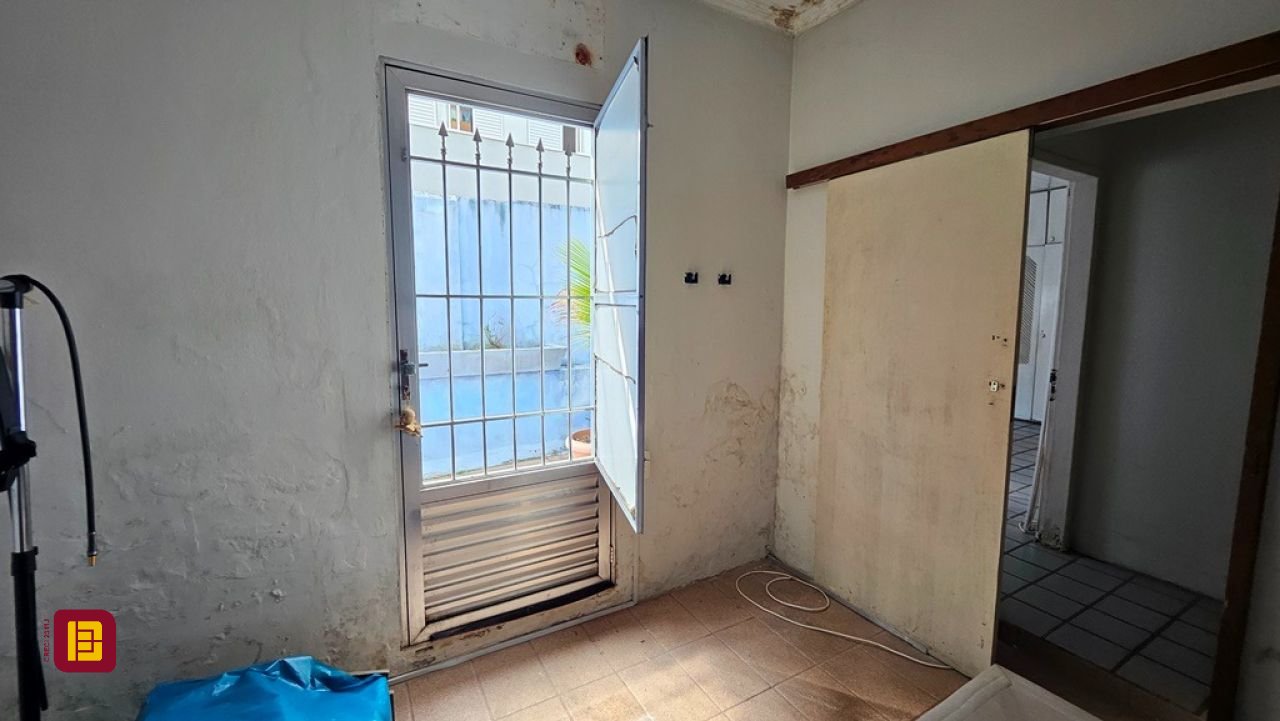 Casa com 190m², 2 garagens, no bairro Centro em Florianópolis
