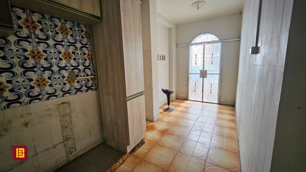 Casa com 190m², 2 garagens, no bairro Centro em Florianópolis