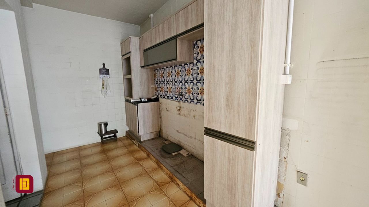 Casa com 190m², 2 garagens, no bairro Centro em Florianópolis