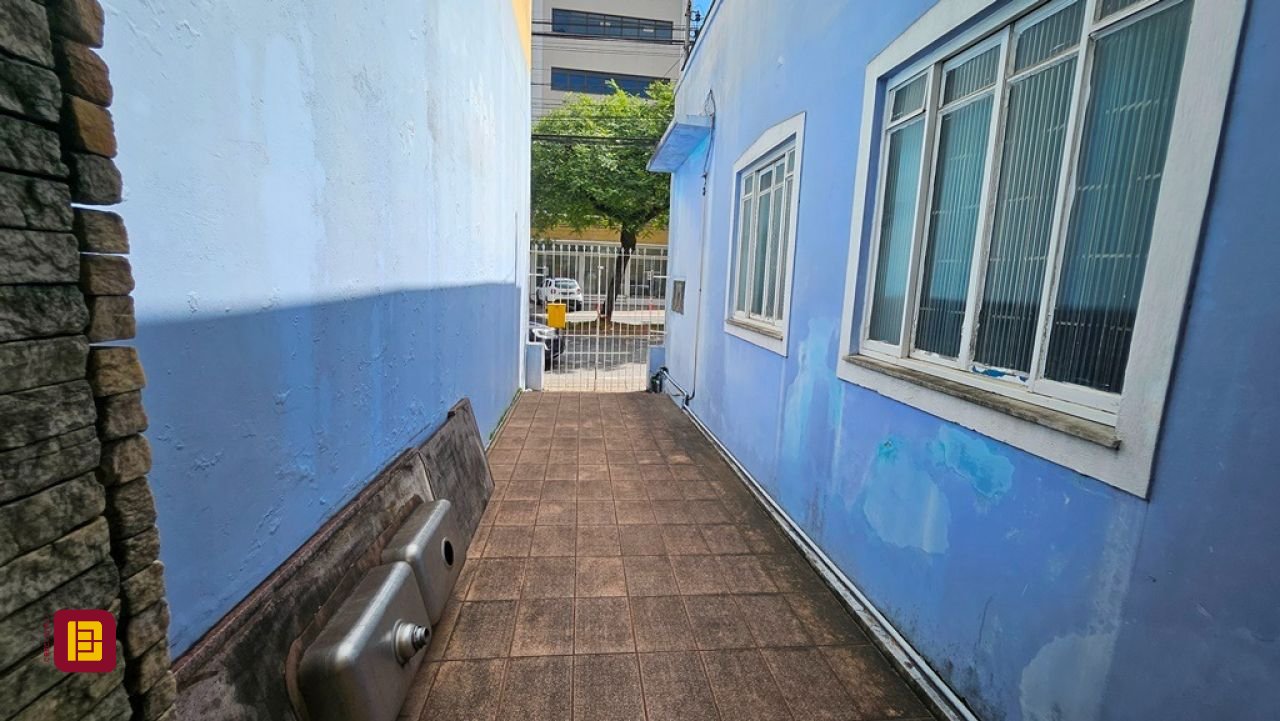 Casa com 190m², 2 garagens, no bairro Centro em Florianópolis