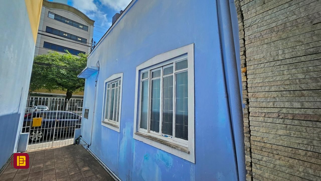 Casa com 190m², 2 garagens, no bairro Centro em Florianópolis