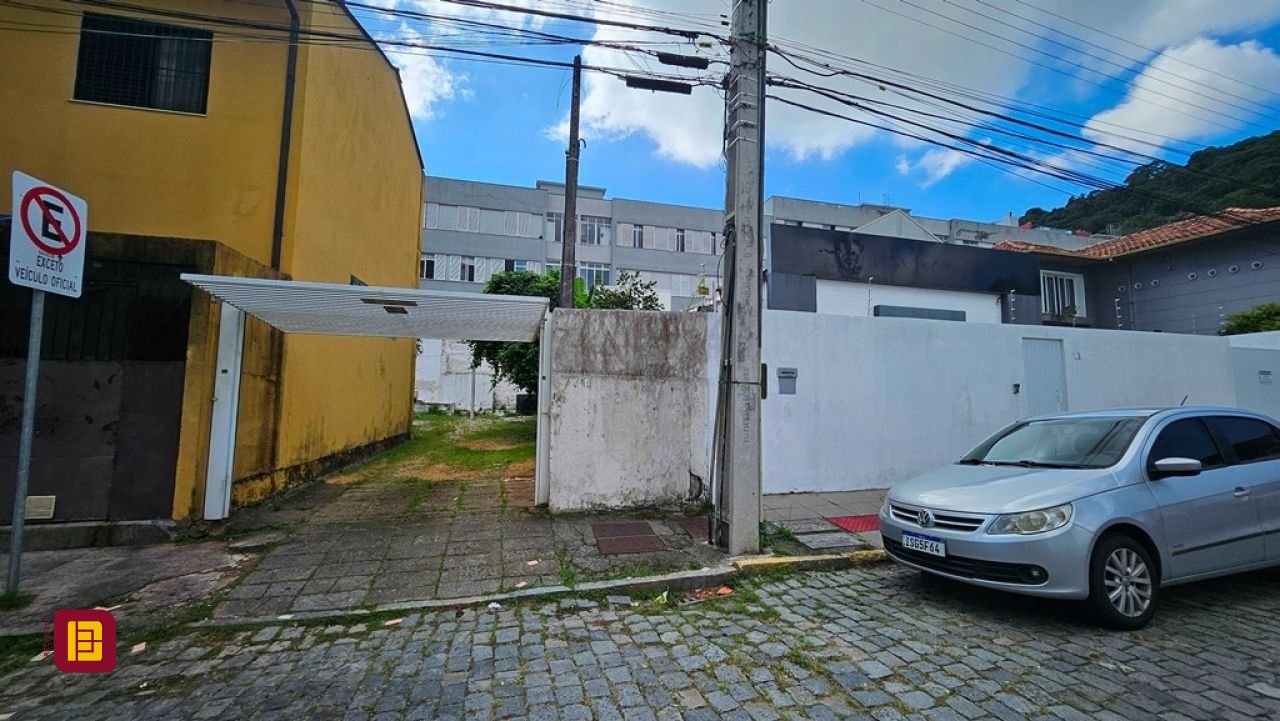 Casa com 190m², 2 garagens, no bairro Centro em Florianópolis