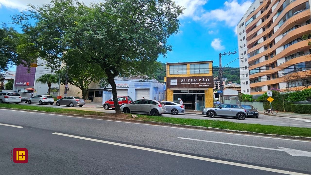 Casa com 190m², 2 garagens, no bairro Centro em Florianópolis