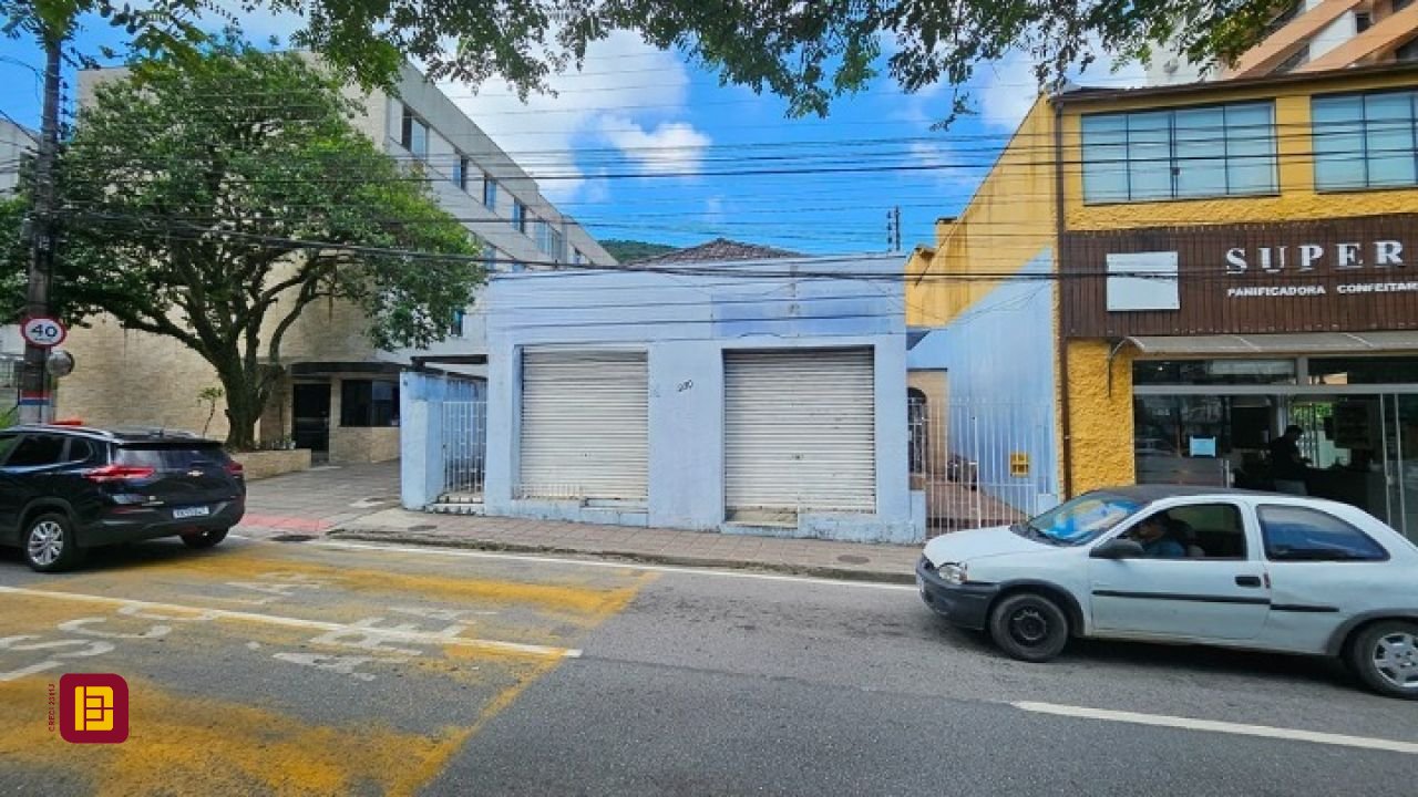 Casa com 190m², 2 garagens, no bairro Centro em Florianópolis