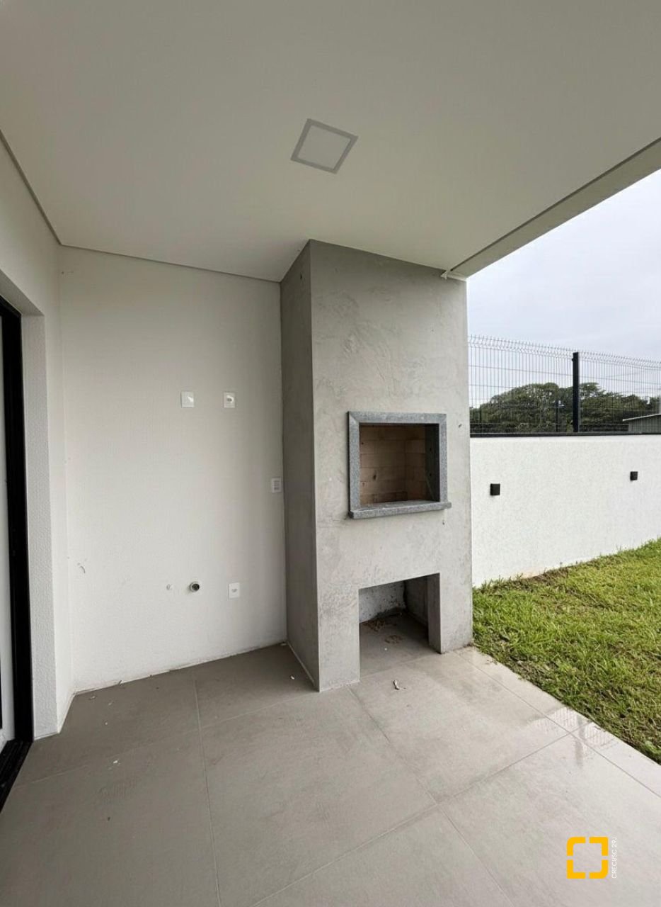 Casa com 110m², 3 quartos (sendo 1 suíte), 2 garagens, no bairro Sertão do Maruim em São José