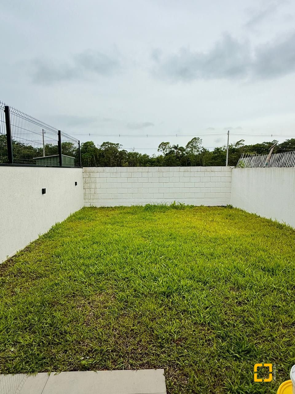 Casa com 110m², 3 quartos (sendo 1 suíte), 2 garagens, no bairro Sertão do Maruim em São José