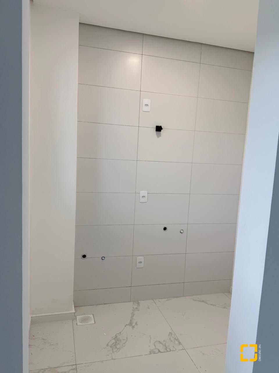 Casa com 110m², 3 quartos (sendo 1 suíte), 2 garagens, no bairro Sertão do Maruim em São José