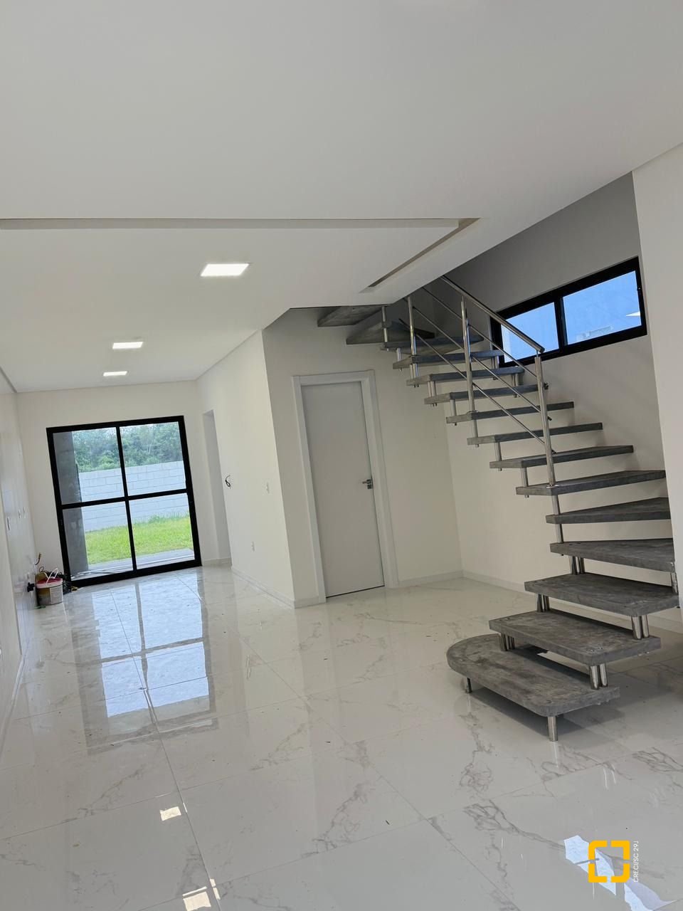 Casa com 110m², 3 quartos (sendo 1 suíte), 2 garagens, no bairro Sertão do Maruim em São José