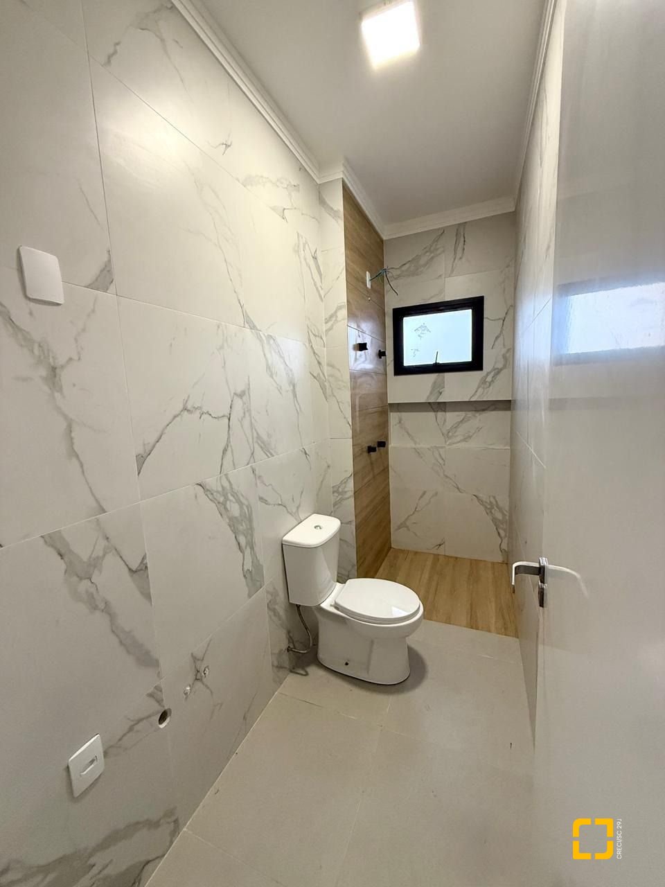 Casa com 110m², 3 quartos (sendo 1 suíte), 2 garagens, no bairro Sertão do Maruim em São José