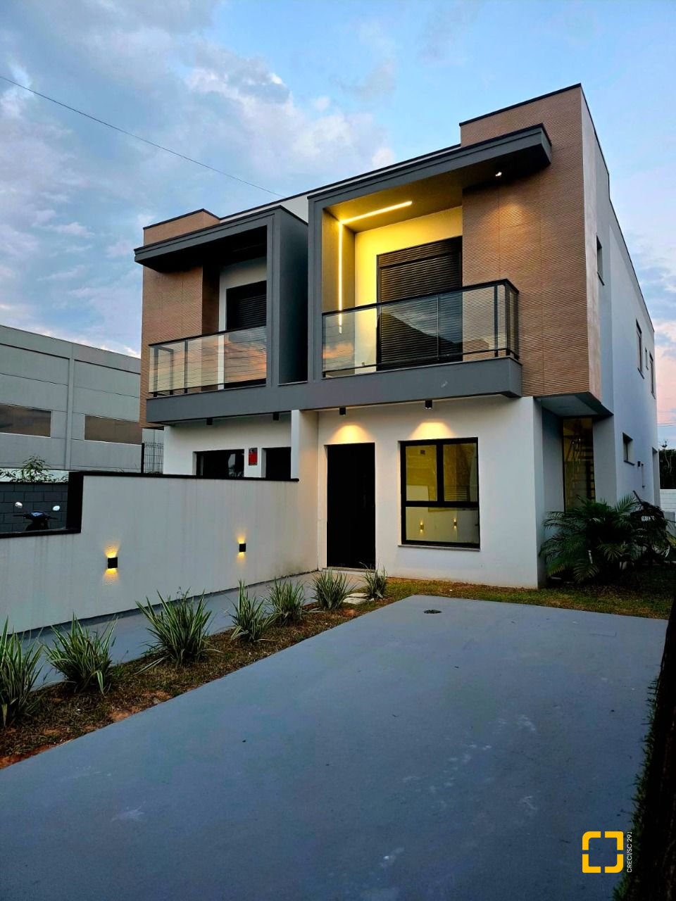 Casa com 110m², 3 quartos (sendo 1 suíte), 2 garagens, no bairro Sertão do Maruim em São José