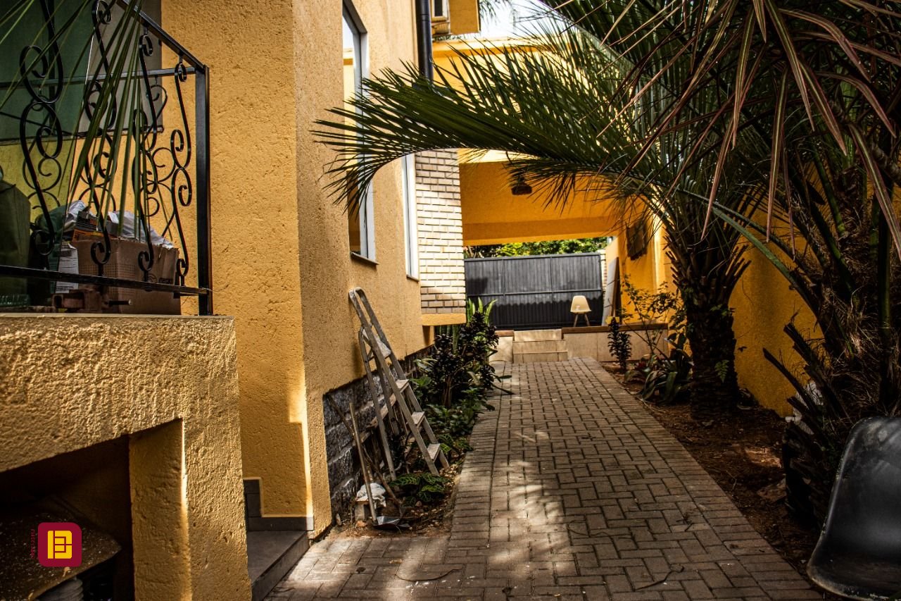 Casa com 189m², 4 quartos, 3 garagens, no bairro Campeche Leste em Florianópolis