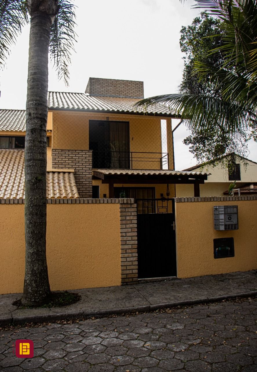 Casa com 189m², 4 quartos, 3 garagens, no bairro Campeche Leste em Florianópolis