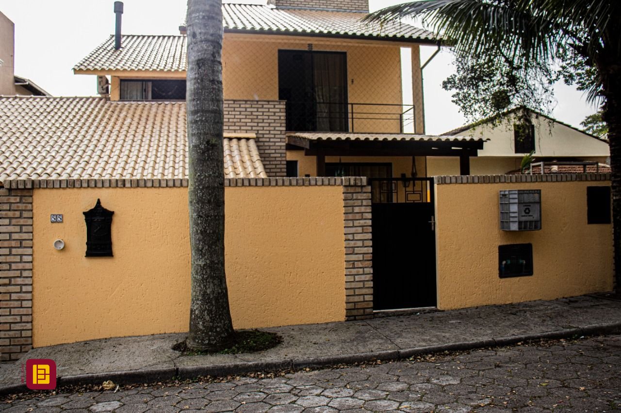 Casa com 189m², 4 quartos, 3 garagens, no bairro Campeche Leste em Florianópolis