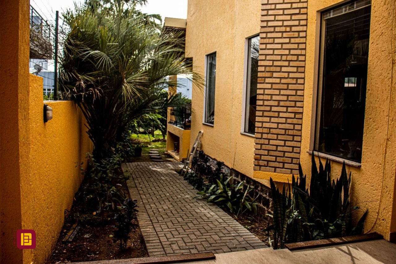 Casa com 189m², 4 quartos, 3 garagens, no bairro Campeche Leste em Florianópolis