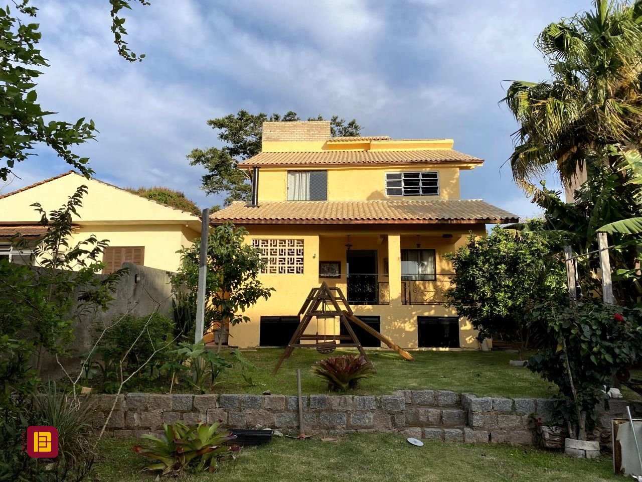 Casa com 189m², 4 quartos, 3 garagens, no bairro Campeche Leste em Florianópolis