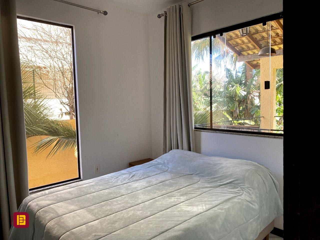 Casa com 189m², 4 quartos, 3 garagens, no bairro Campeche Leste em Florianópolis