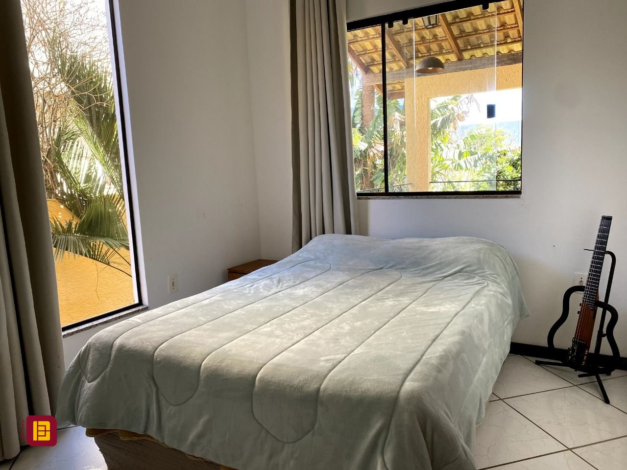 Casa com 189m², 4 quartos, 3 garagens, no bairro Campeche Leste em Florianópolis