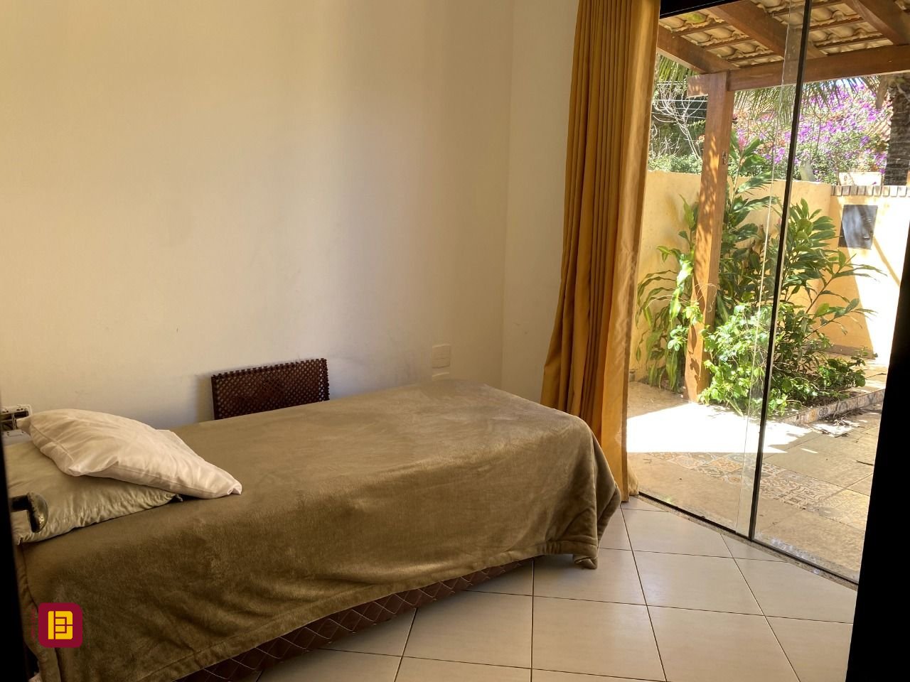 Casa com 189m², 4 quartos, 3 garagens, no bairro Campeche Leste em Florianópolis
