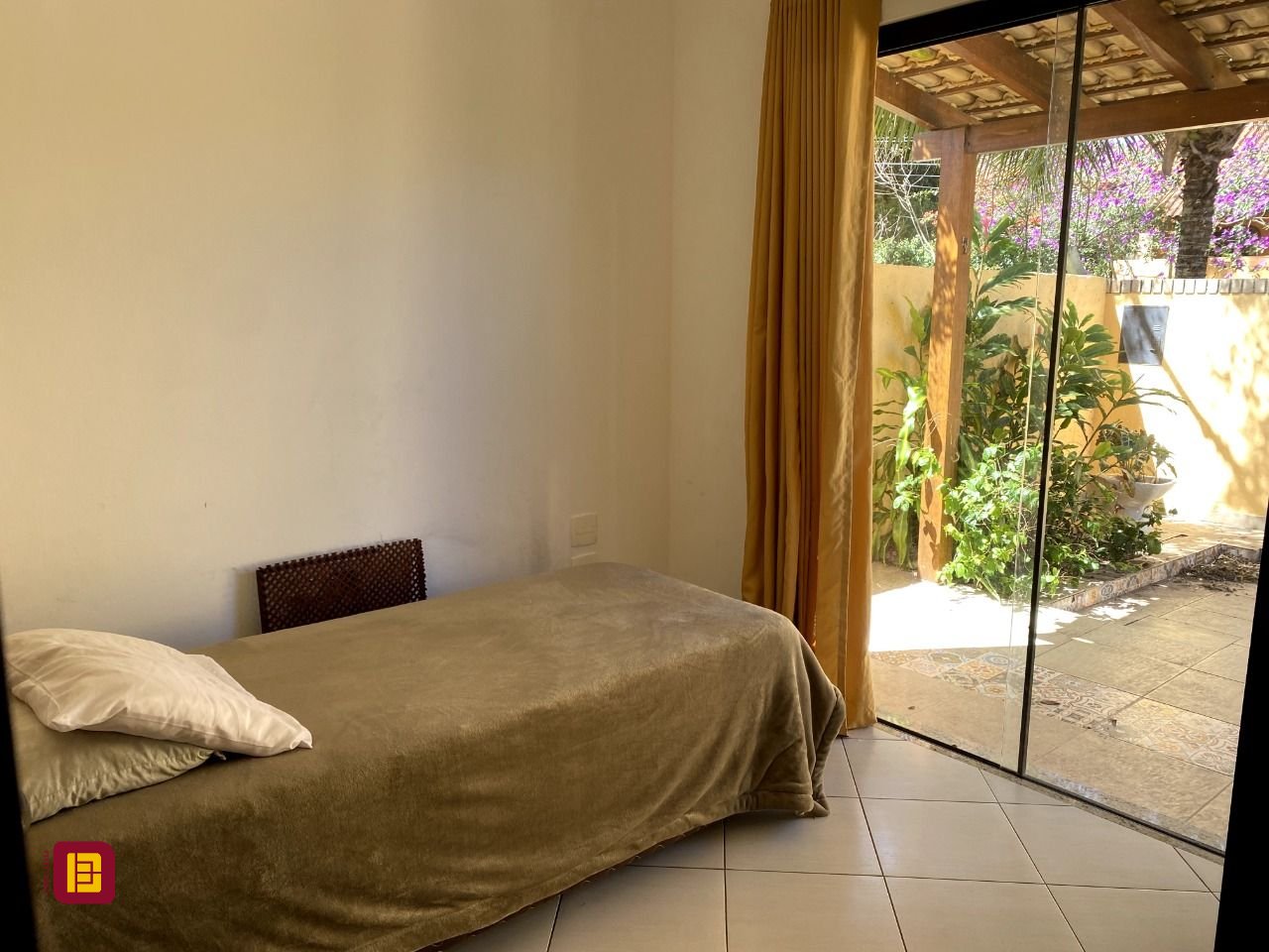 Casa com 189m², 4 quartos, 3 garagens, no bairro Campeche Leste em Florianópolis
