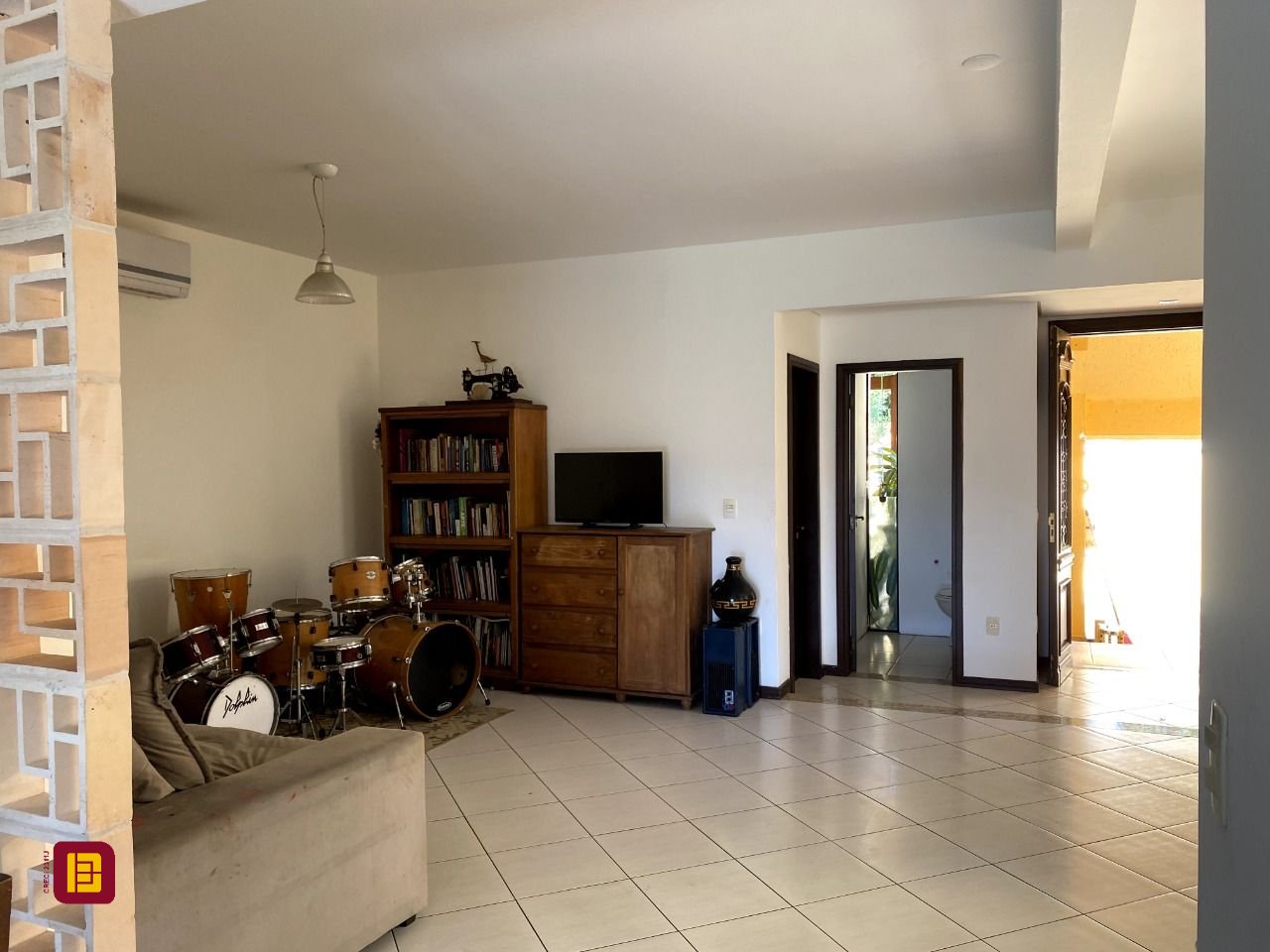 Casa com 189m², 4 quartos, 3 garagens, no bairro Campeche Leste em Florianópolis