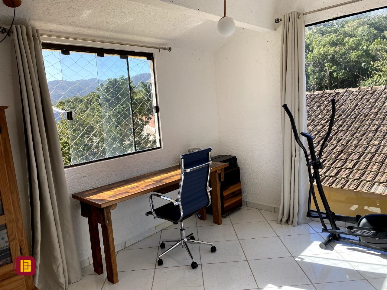 Casa com 189m², 4 quartos, 3 garagens, no bairro Campeche Leste em Florianópolis