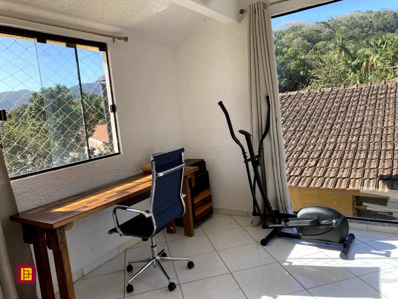 Casa com 189m², 4 quartos, 3 garagens, no bairro Campeche Leste em Florianópolis