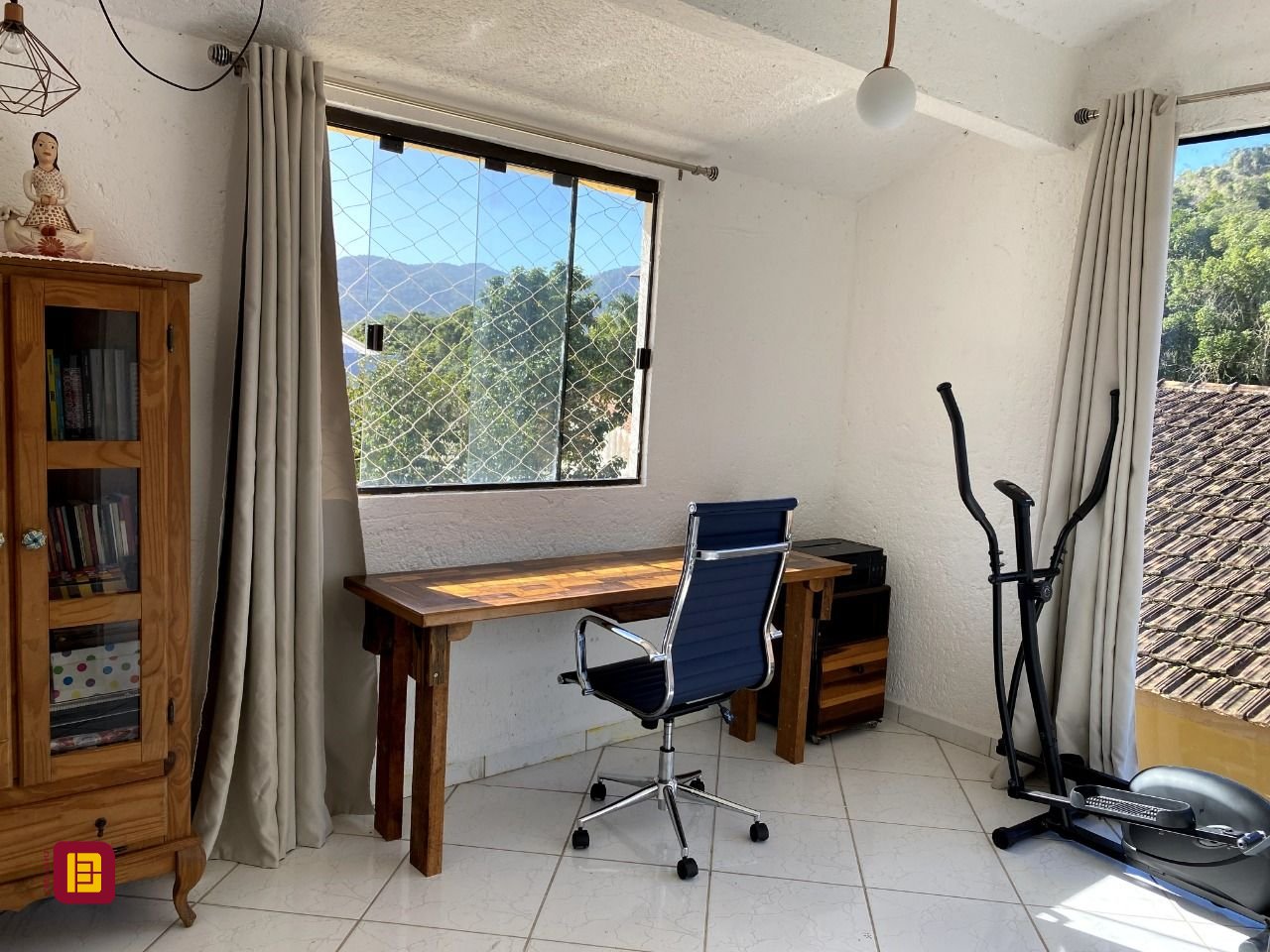 Casa com 189m², 4 quartos, 3 garagens, no bairro Campeche Leste em Florianópolis