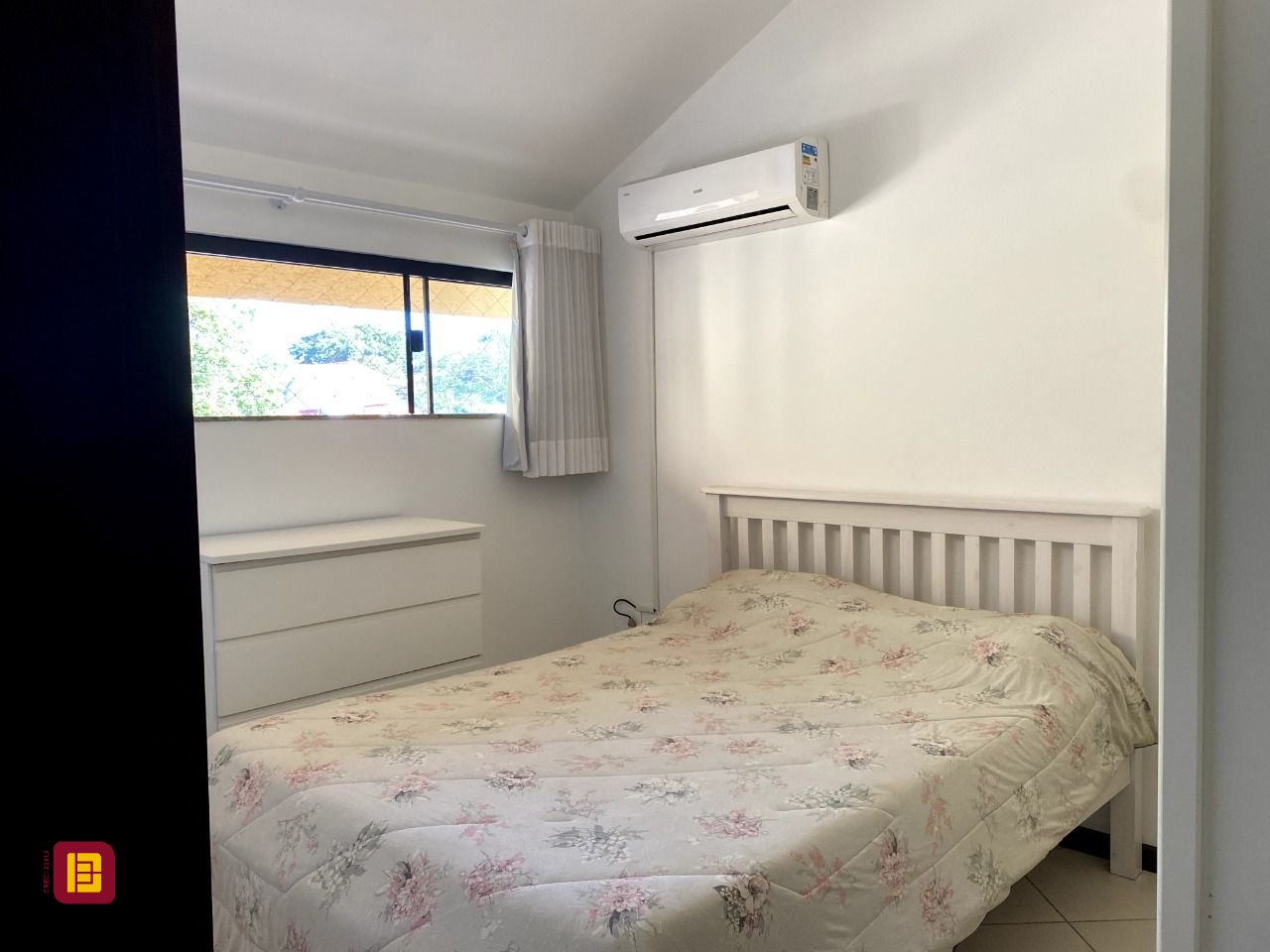 Casa com 189m², 4 quartos, 3 garagens, no bairro Campeche Leste em Florianópolis