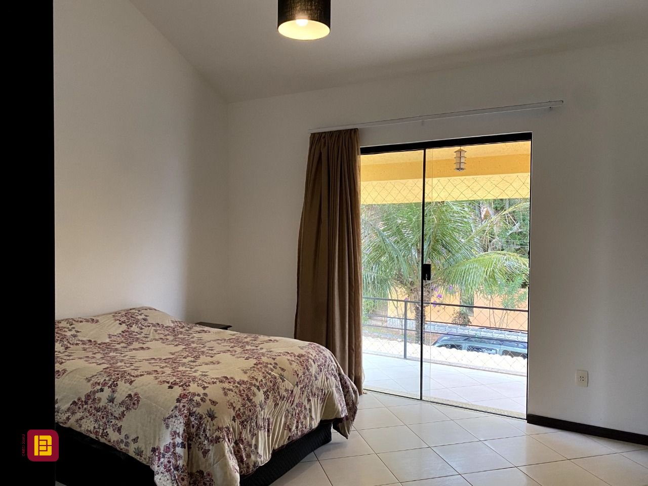 Casa com 189m², 4 quartos, 3 garagens, no bairro Campeche Leste em Florianópolis