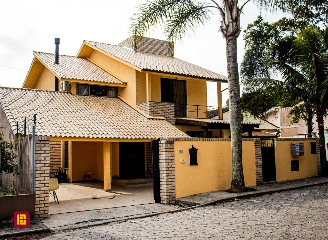 Casa com 189m², 4 quartos, 3 garagens, no bairro Campeche Leste em Florianópolis