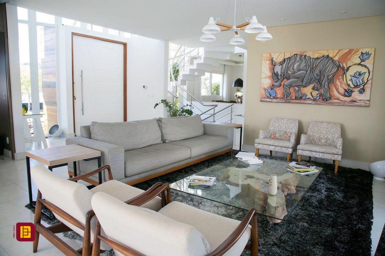 Casa com 436m², 9 quartos (sendo 4 suítes), 4 garagens, no bairro Jurerê Internacional em Florianópolis
