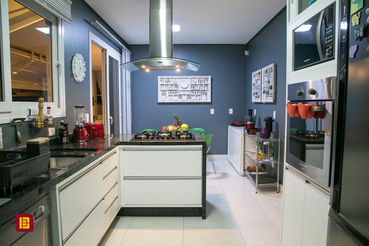 Casa com 436m², 9 quartos (sendo 4 suítes), 4 garagens, no bairro Jurerê Internacional em Florianópolis